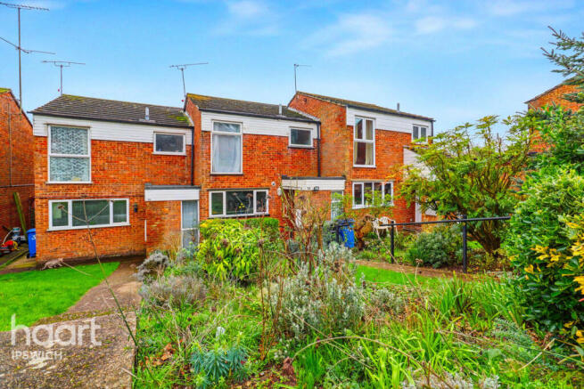 3 bed property, in Briarhayes Close, £220,000
