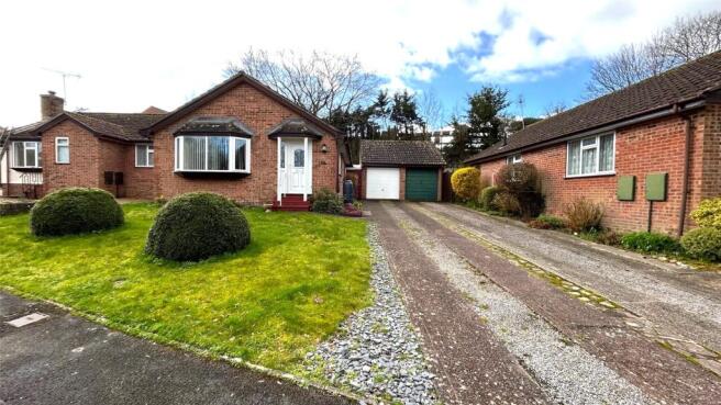 3 bed property, in Oaklea, £299,950
