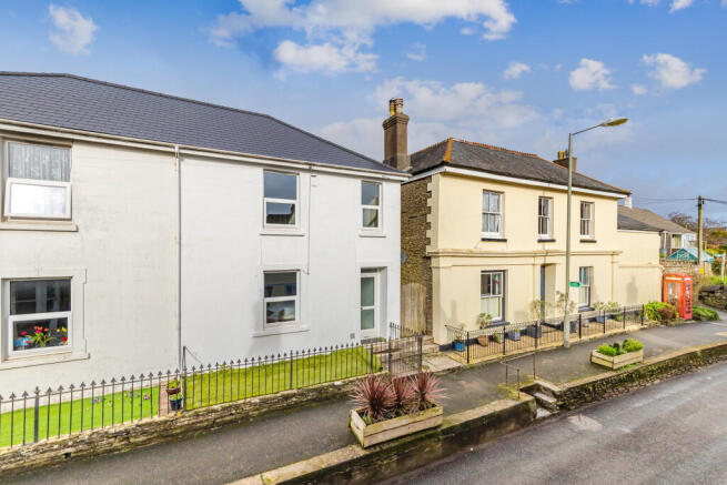 3 bed property, in Church Cottages, £320,000