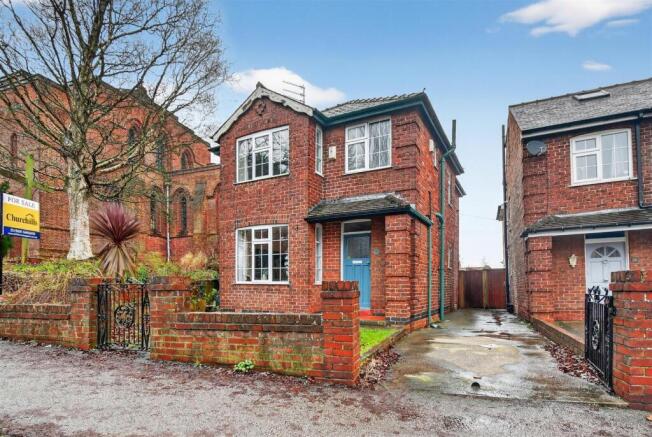 3 bed property, in Campleshon Road, £530,000
