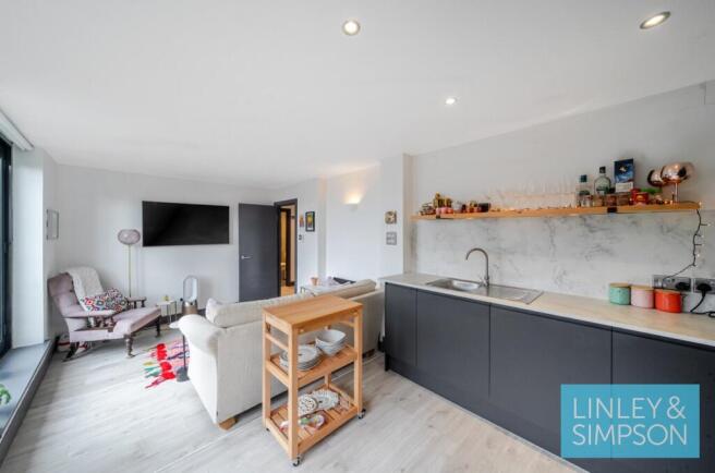 1 bed property, in 14 Park Row, £210,000