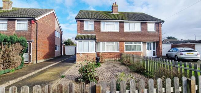 3 bed property, in Multon Road, £399,950