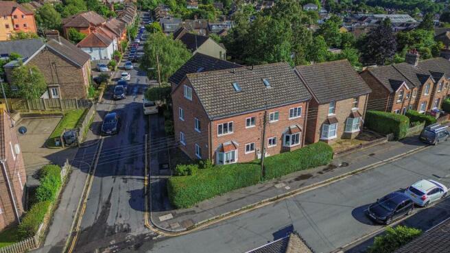 1 bed property, in Triangle Road, £170,000