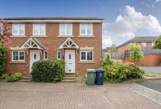 2 bed property, in Sherwood Place, £325,000