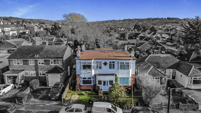 2 bed property, in Shared Garden - Video Inside - South View Road, £205,000