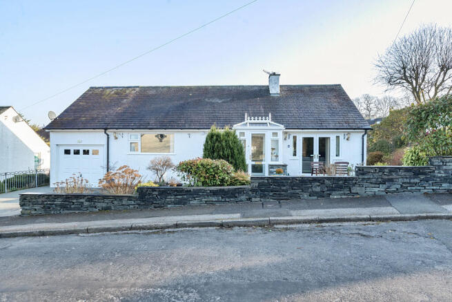 3 bed property, in 8 Lane Head, £550,000