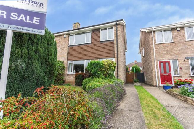 3 bed property, in Abbotts Croft, £170,000