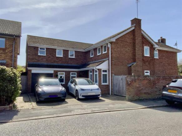 4 bed property, in Mountsfield Close, £730,000