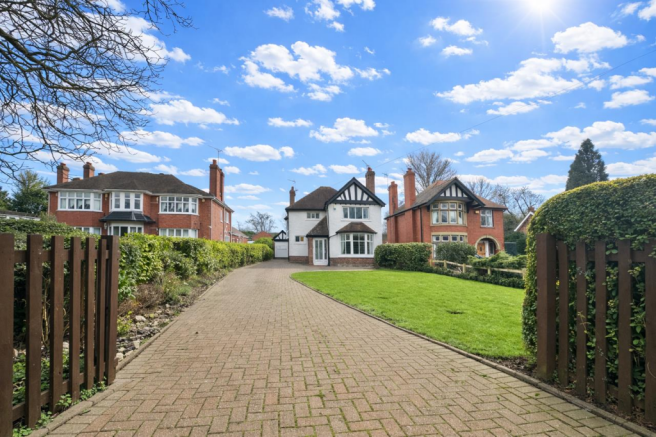 4 bed property, in Crewe Road, £595,000