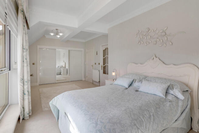 3 bed property, in Cremers Drift, £870,000