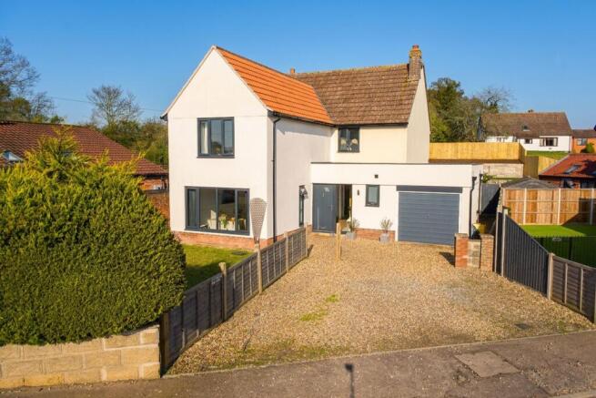 4 bed property, in Yarmouth Road, £455,000