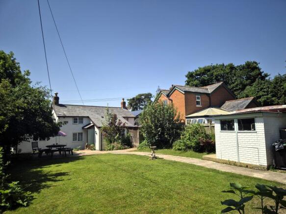 2 bed property, in Applemore Hill, £485,000
