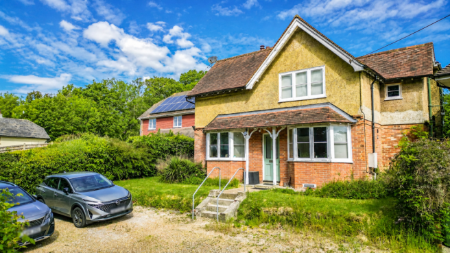 4 bed property, in High Street, £575,000