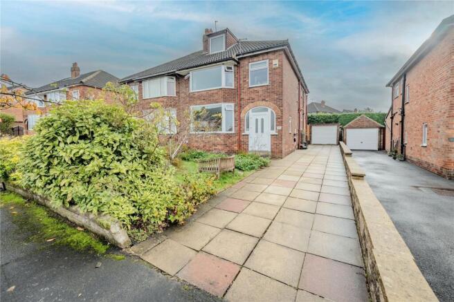 4 bed property, in Buckstone Way, £430,000