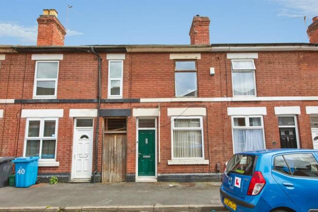 2 bed property, in Ward Street, £140,000