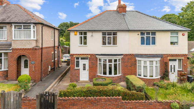 3 bed property, in 252 Quarmby Road, £245,000