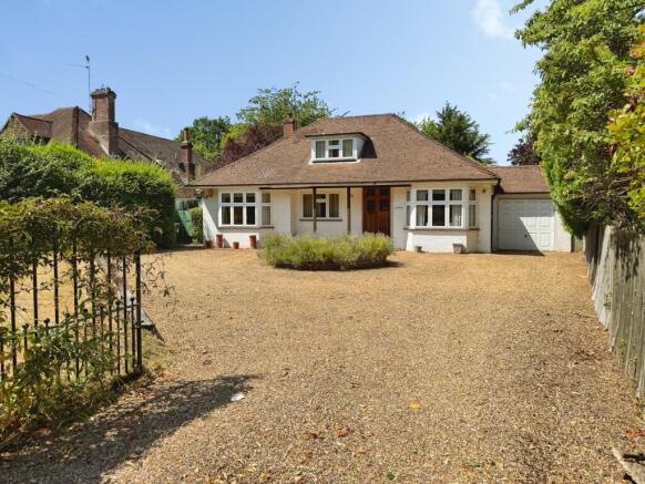 4 bed property, in Sonning Lane, £850,000