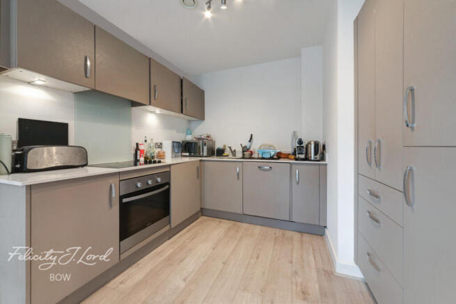 1 bed property, in St Clements Avenue, £425,000
