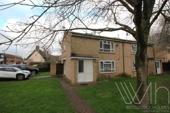 1 bed property, in Wharf Road, £100,000