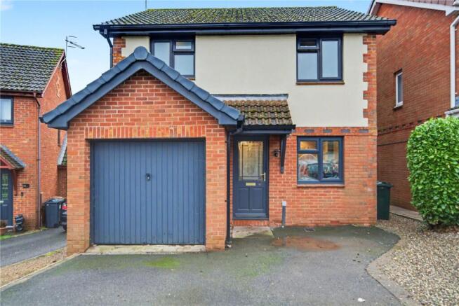 3 bed property, in Byron Close, £325,000