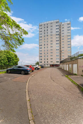 2 bed property, in Sadlers Wells Court, £47,000