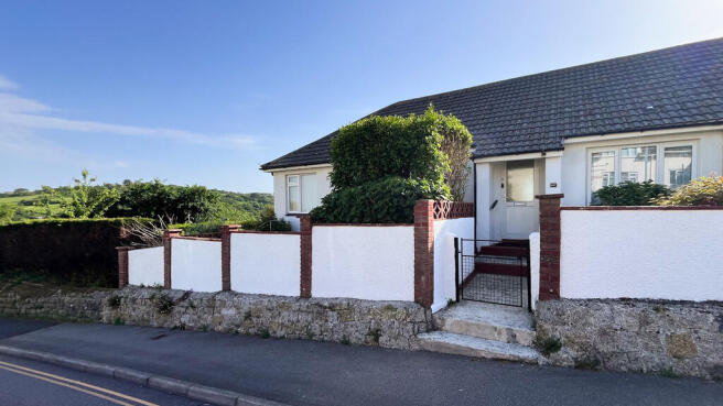 2 bed property, in Saracen Way, £299,000