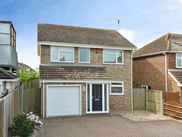 3 bed property, in Station Road, £375,000