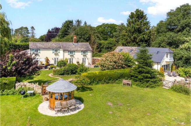 4 bed property, in Pall Mall, £1,395,000