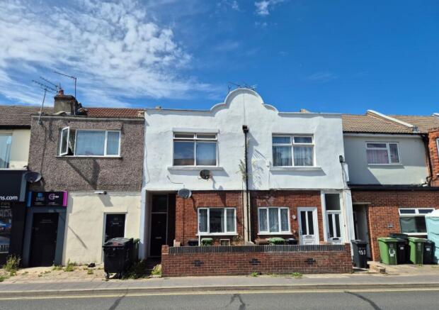 2 bed property, in 157 New Road, £65,000