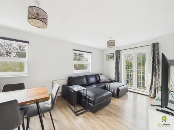 2 bed property, in Weir Road, £345,000