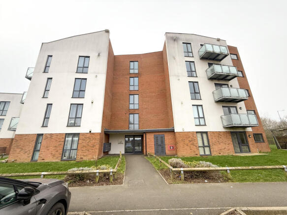 2 bed property, in Mitchell Close, £215,000