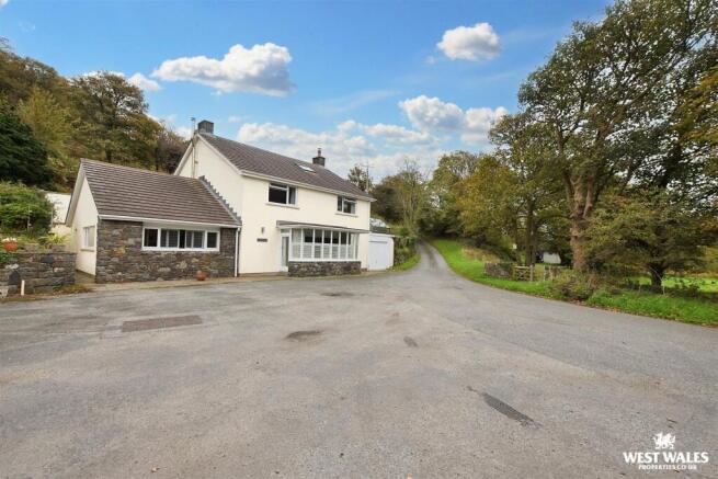 5 bed property, in Middle Mill, £700,000