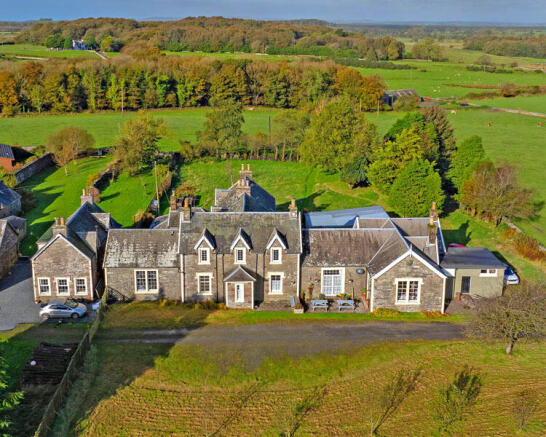 7 bed property, in Castlewigg Lodge, £455,000