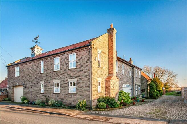 4 bed property, in Main Street, £690,000