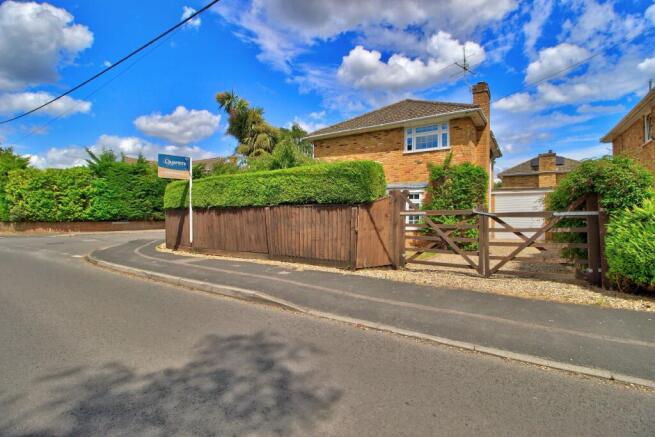 4 bed property, in Elgarth Drive, £775,000