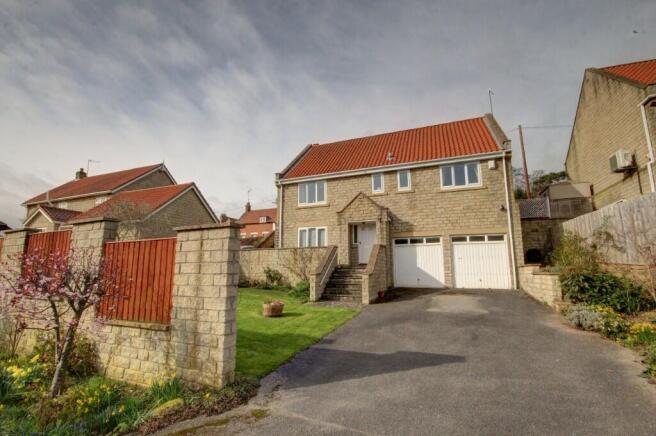 3 bed property, in 3 Carr Hill Lane, £425,000