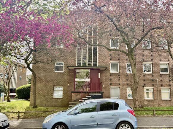 1 bed property, in Warwick House, £80,000