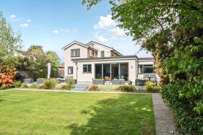 5 bed property, in 12 Bridle Close, £1,200,000