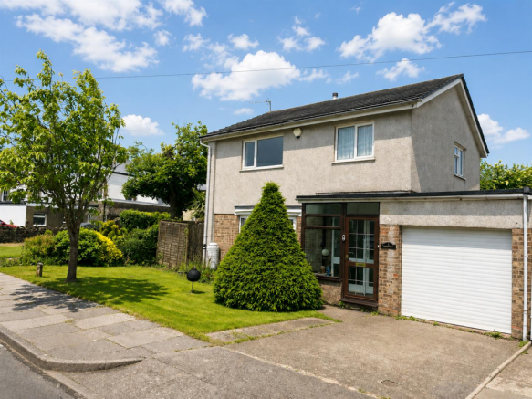 3 bed property, in The Broad Shoard, £400,000