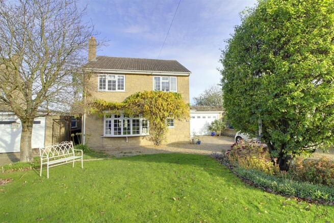 4 bed property, in Eastgate, £485,000