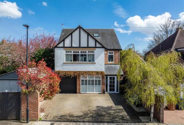 3 bed property, in Westfield Grove, £875,000