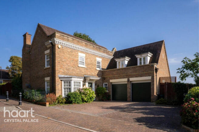 4 bed property, in Dickenswood Close, £1,300,000