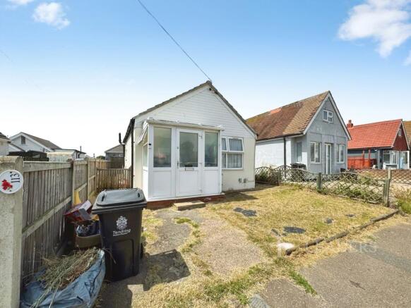 2 bed property, in Golf Green Road, £110,000