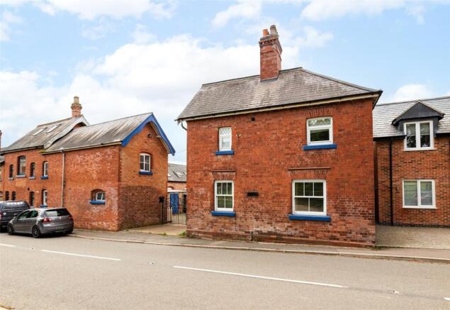 3 bed property, in Main Street, £400,000