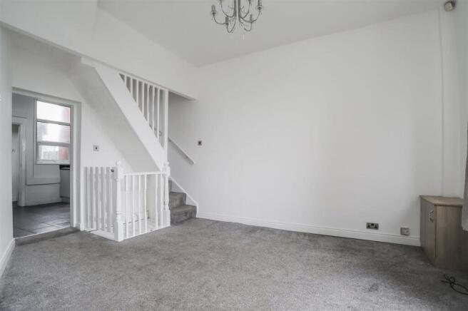 2 bed property, in Tottington Road, £110,000