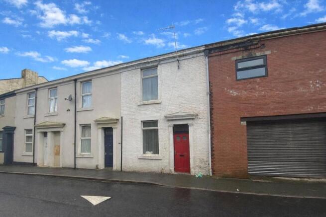 2 bed property, in Bridge Street, £80,000