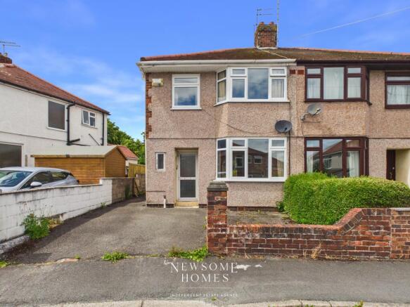 3 bed property, in Pen Y Maes Gardens, £130,000