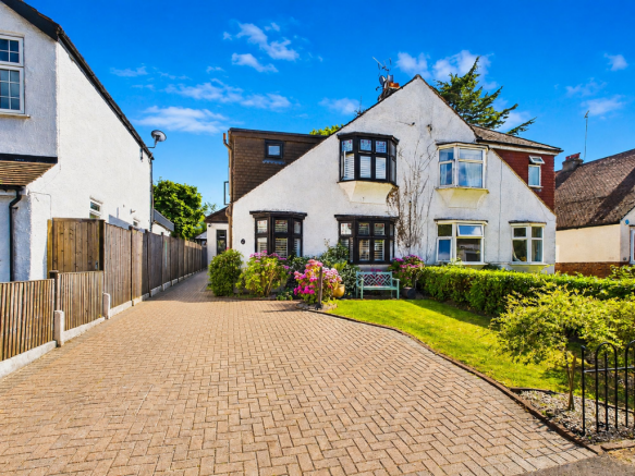 4 bed property, in Warren Road, £675,000