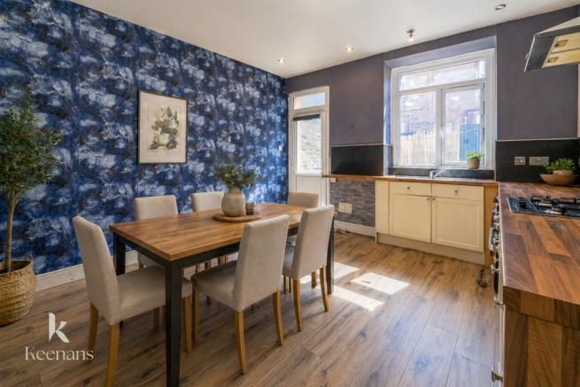 2 bed property, in Pine Street, £89,950