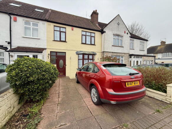 3 bed property, in Oakdale Avenue, £560,000